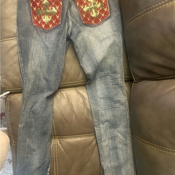 Too small - Picture 2 of 3